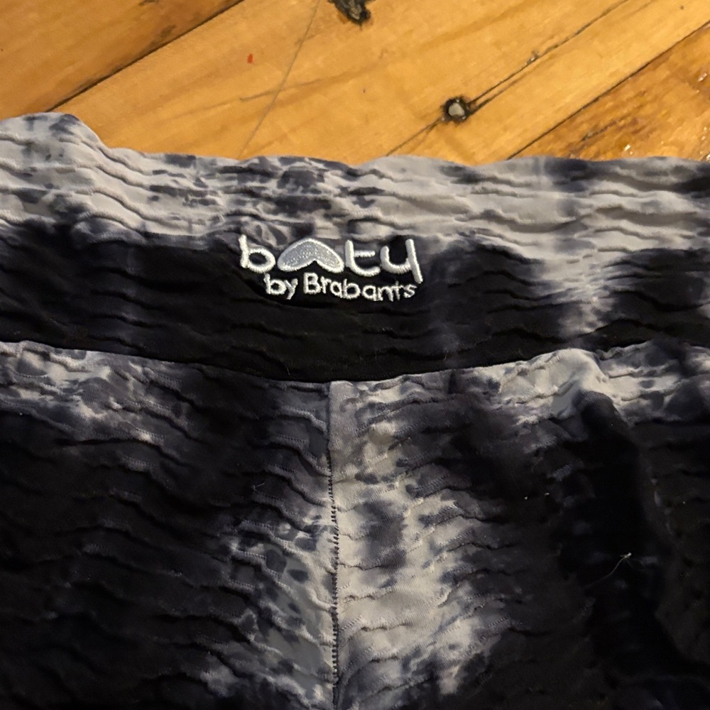 Booty by Brabants Tie-Dye Leggings - Black and Gray